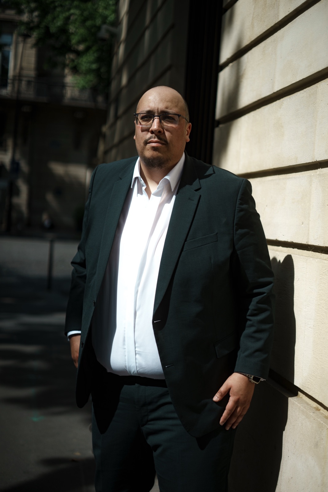 Ali Bekour, en réflexion